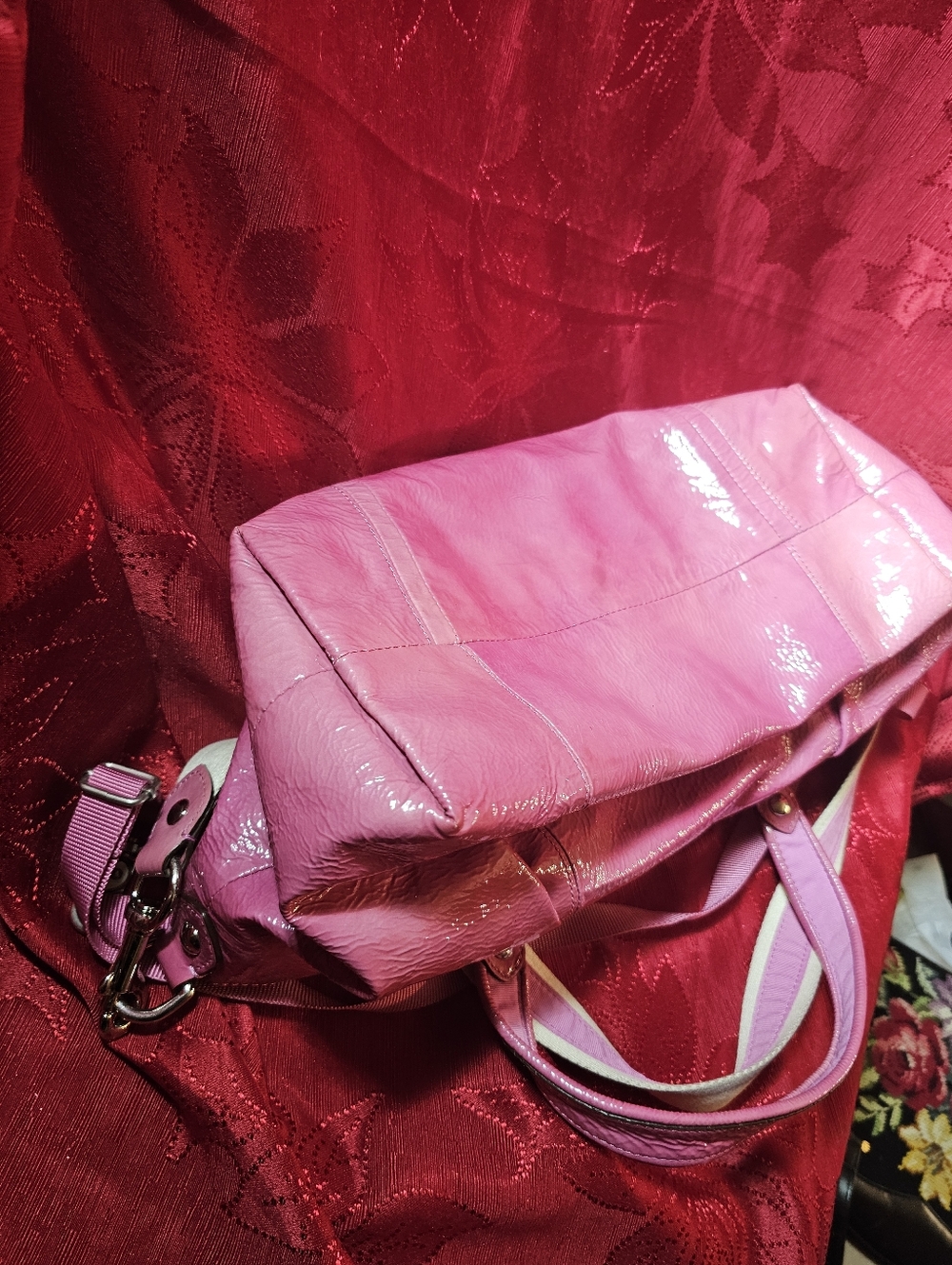 💖 Coach Poppy Pink Patent Leather Hobo Shoulder Bag + Authentic Heart Charm - Picture 7 of 15